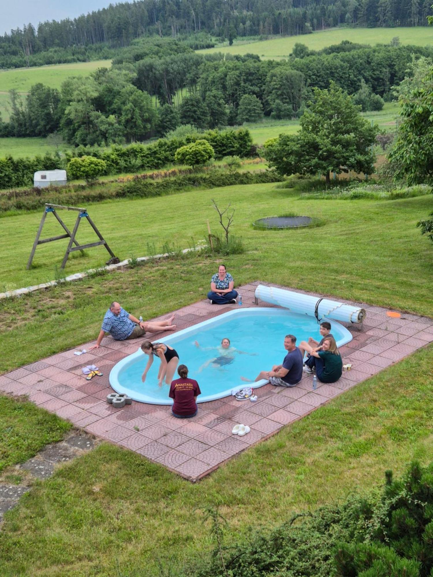 Hotelovy A Jezdecky Areal Dvur Krutenice Exterior photo