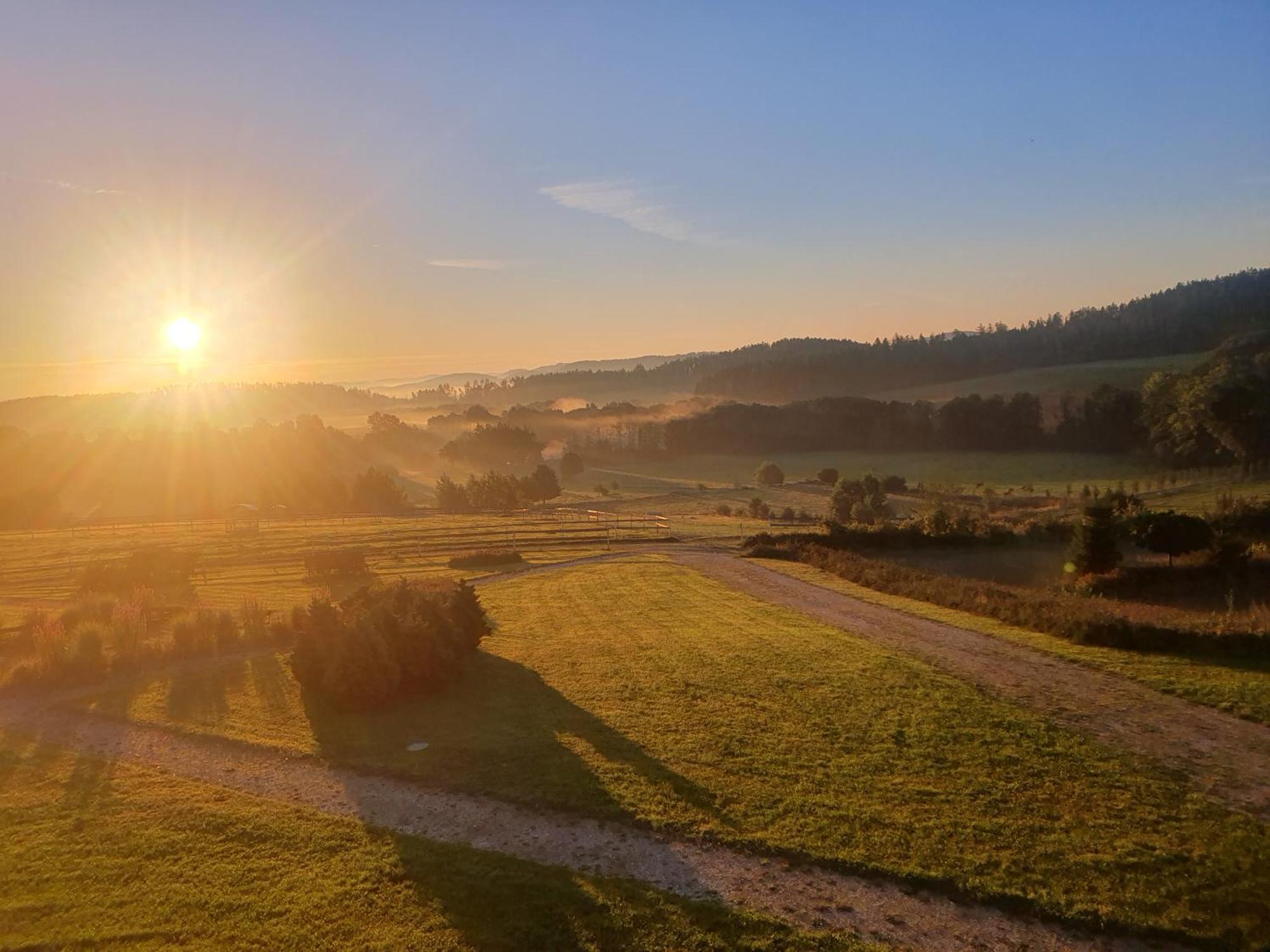 Hotelovy A Jezdecky Areal Dvur Krutenice Exterior photo